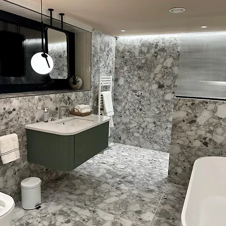 Kerry Lakeside Retreat - Luxury, Tranquility, And Wellness *